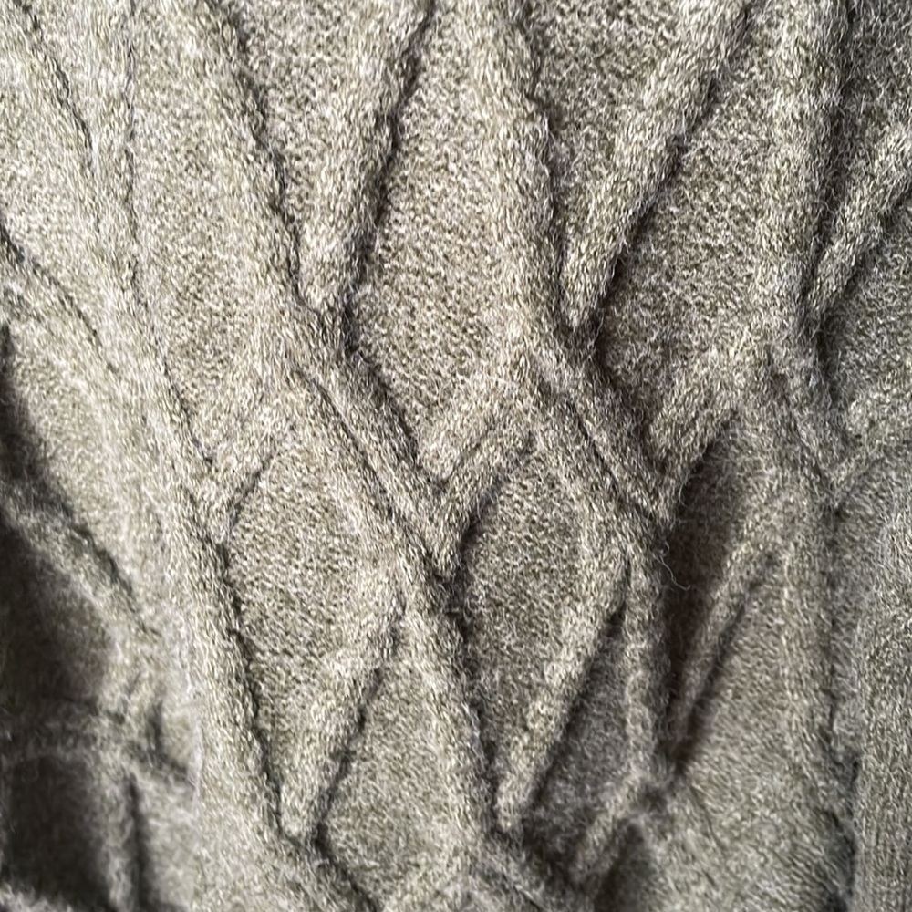 Belle by Belldini women’s crew neck high dimensional sweater in green and size L - Picture 5 of 8